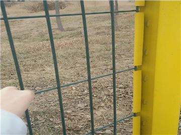 云南桃型柱護(hù)欄網(wǎng)